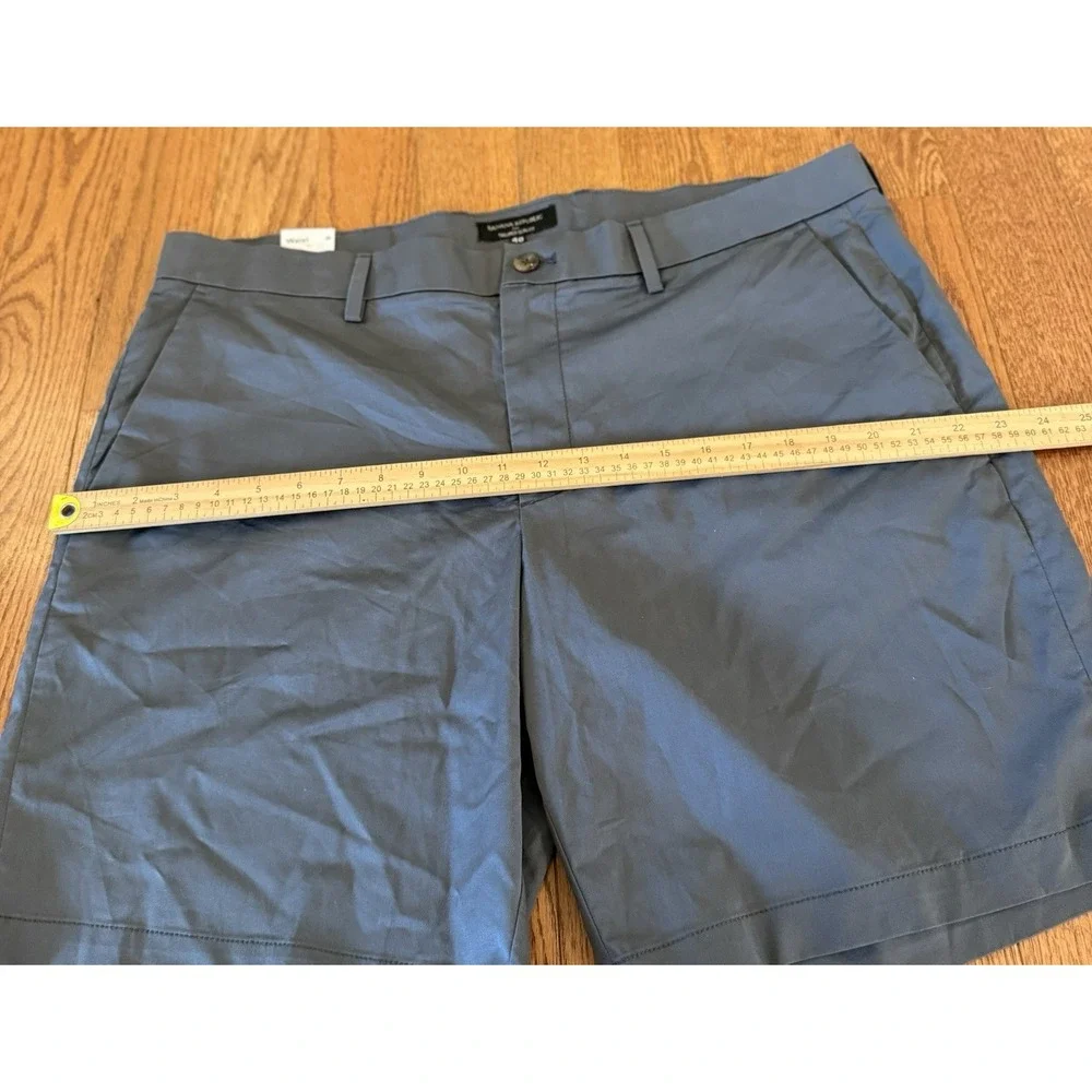 Banana Republic Men's Tailored Slim Fit Flat Front Shorts Dark Gray Size 40